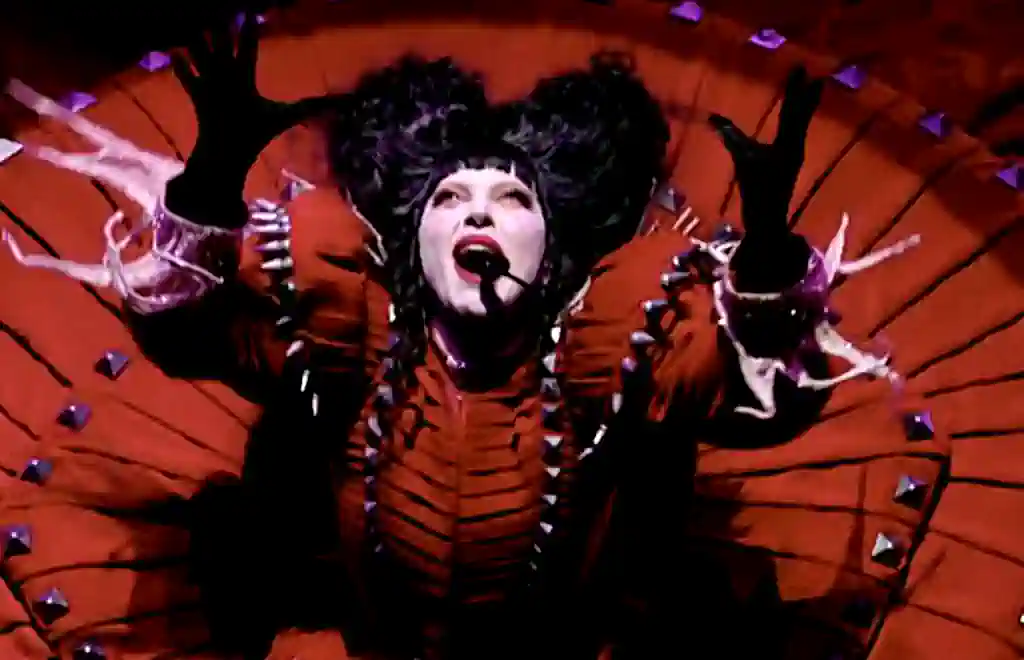 Modna revolucija: Kako je MTV oblikovao stil mladih kroz desetljeća